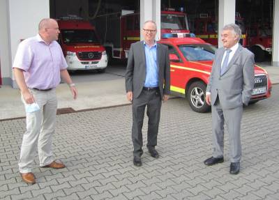 CDU Ratskandidat Alexander Khne im Gesprch mit Landratskandidat Mathias Krmpel und NRW Innenminister Herbert Reul